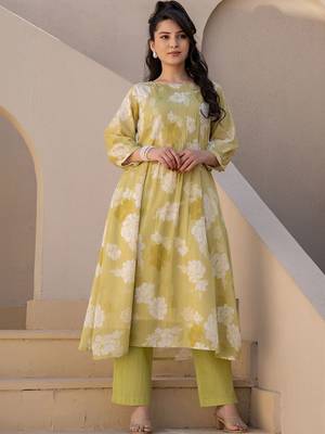Women Floral Printed Regular Pure Cotton Kurta with Trousers 5