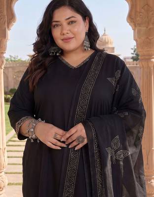 Plus Size Black Embroidered Straight Kurta Trousers With Dupatta Set 4