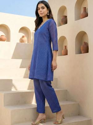 Women Ethnic Motifs Printed Regular Thread Work Kurti with Trousers 2