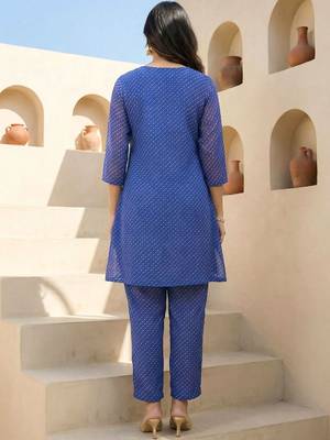 Women Ethnic Motifs Printed Regular Thread Work Kurti with Trousers 3