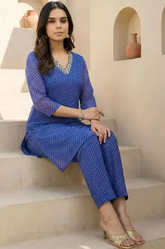 Women Ethnic Motifs Printed Regular Thread Work Kurti with Trousers
