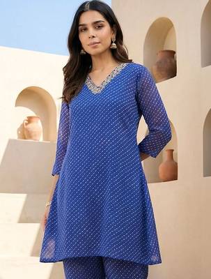 Women Ethnic Motifs Printed Regular Thread Work Kurti with Trousers 6