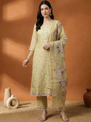 Women Floral Printed Regular Thread Work Linen Kurta with Trousers & With Dupatta 4