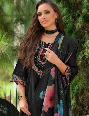 Floral Embroidered Notch neck Thread Work Straight Kurta With Trouser & Dupatta 2
