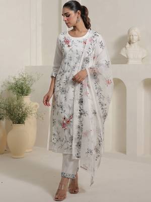 Women Floral Embroidered Thread Work Kurta With Trousers & Dupatta Kurta Sets 1