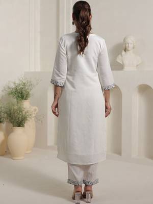 Women Floral Embroidered Thread Work Kurta With Trousers & Dupatta Kurta Sets 4
