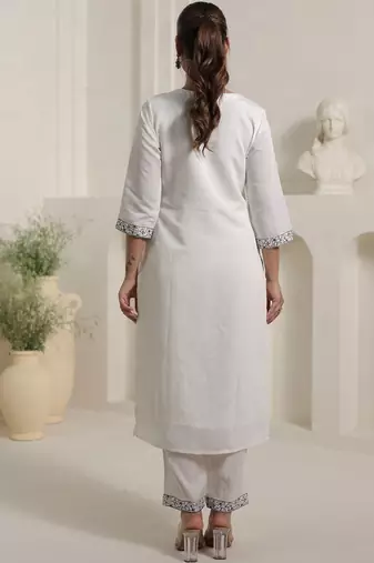 Women Floral Embroidered Thread Work Kurta With Trousers & Dupatta Kurta Sets