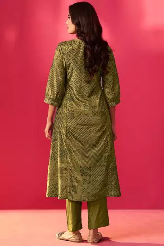 Women Ethnic Motifs Printed Straight Thread Work Kurta with Trousers