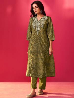 Women Ethnic Motifs Printed Straight Thread Work Kurta with Trousers 5