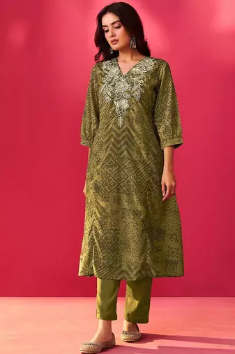 Women Ethnic Motifs Printed Straight Thread Work Kurta with Trousers