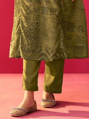 Women Ethnic Motifs Printed Straight Thread Work Kurta with Trousers 6