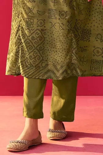 Women Ethnic Motifs Printed Straight Thread Work Kurta with Trousers