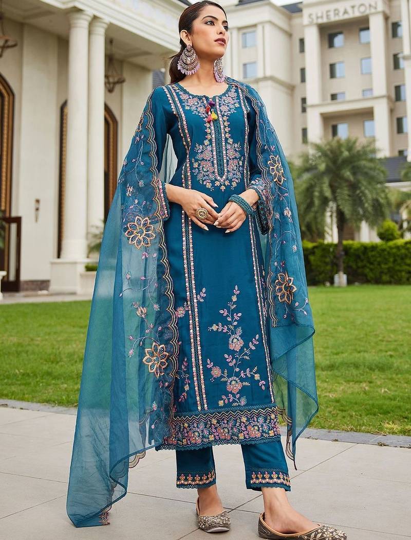 Women Floral Embroidered Regular Thread Work Kurta with Trousers & With Dupatta