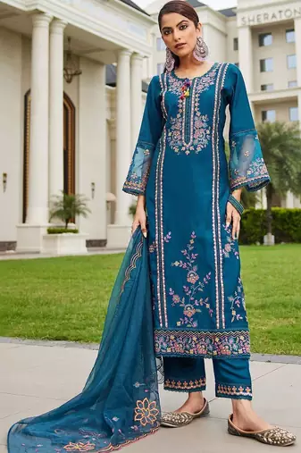 Women Floral Embroidered Regular Thread Work Kurta with Trousers & With Dupatta