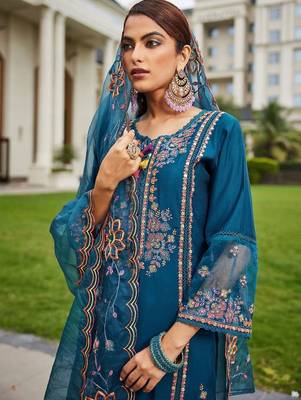 Women Floral Embroidered Regular Thread Work Kurta with Trousers & With Dupatta 5