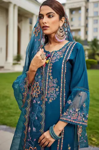 Women Floral Embroidered Regular Thread Work Kurta with Trousers & With Dupatta