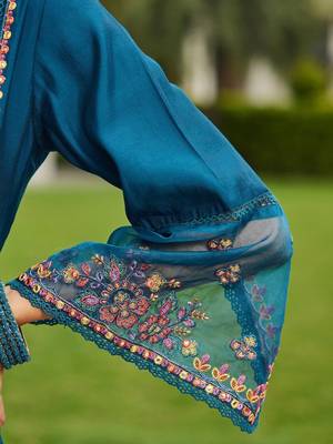 Women Floral Embroidered Regular Thread Work Kurta with Trousers & With Dupatta 6