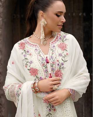Women Floral Embroidered Regular Thread Work Kurta with Trousers & With Dupatta 3