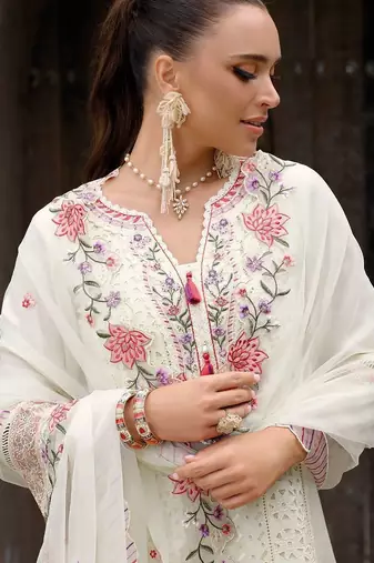 Women Floral Embroidered Regular Thread Work Kurta with Trousers & With Dupatta