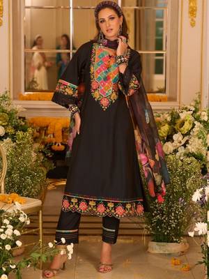 Women Floral Embroidered Kurta with Trousers & Dupatta 4