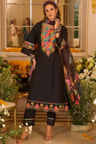 Women Floral Embroidered Kurta with Trousers & Dupatta