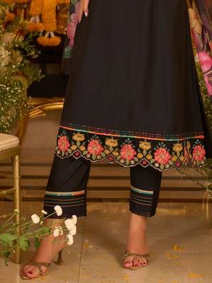 Women Floral Embroidered Kurta with Trousers & Dupatta 7