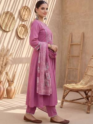 Women Floral Embroidered Regular Thread Work Pure Cotton Kurta with Trousers & With Dupatta 1