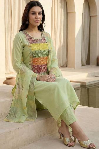 Women Ethnic Motifs Embroidered Regular Thread Work Kurta with Trousers & With Dupatta