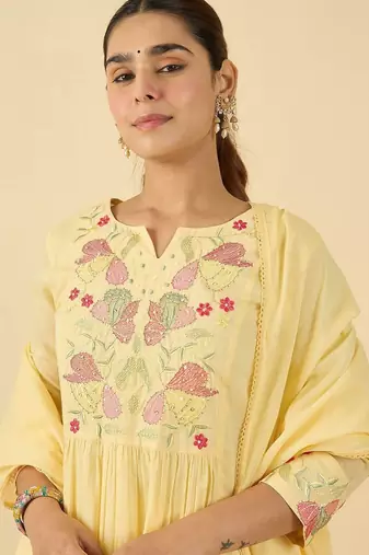 Women Floral Embroidered Panelled Thread Work Pure Cotton Kurta with Trousers & With Dupatta