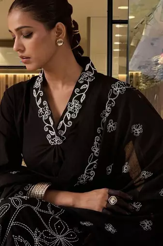 Women Ethnic Motifs Embroidered Regular Thread Work Pure Cotton Kurta with Trousers & With Dupatta