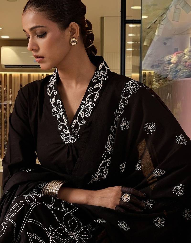 Women Ethnic Motifs Embroidered Regular Thread Work Pure Cotton Kurta with Trousers & With Dupatta