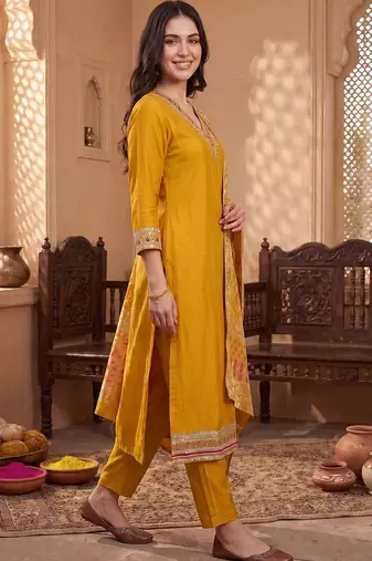 Women Ethnic Motifs Regular Kurta with Trousers & With Dupatta