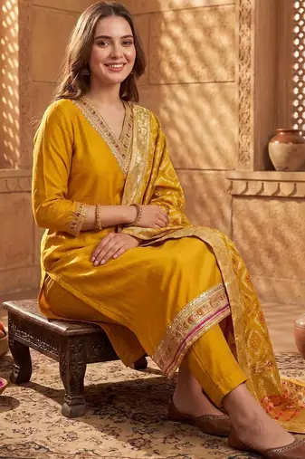 Women Ethnic Motifs Regular Kurta with Trousers & With Dupatta