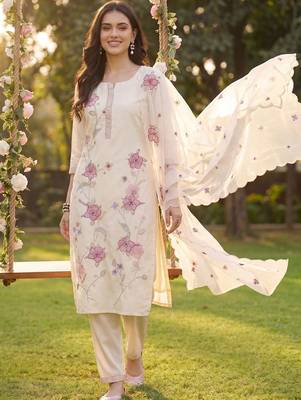 Women Floral Embroidered Regular Thread Work Kurta with Trousers & With Dupatta 3