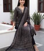 Women Floral Printed Regular Pure Cotton Kurta with Trousers & With Dupatta