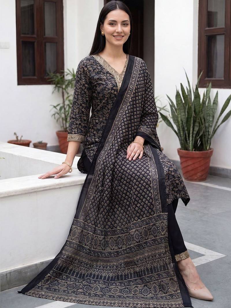 Women Floral Printed Regular Pure Cotton Kurta with Trousers & With Dupatta