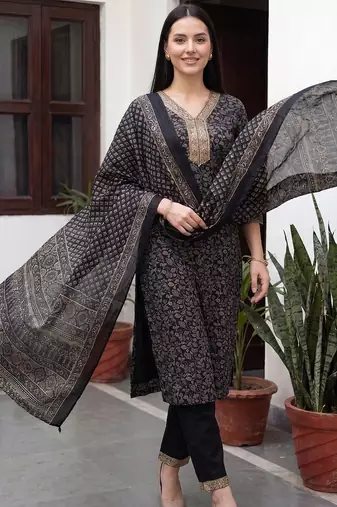Women Floral Printed Regular Pure Cotton Kurta with Trousers & With Dupatta