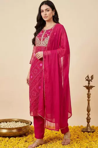 Women Bandhani Printed Regular Thread Work Kurta with Trousers & With Dupatta