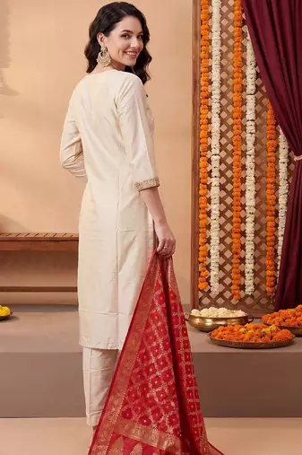Women Ethnic Motifs Embroidered Regular Thread Work Kurta with Trousers & With Dupatta