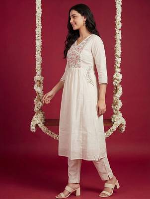 Women Floral Embroidered Regular Thread Work Pure Cotton Kurta with Trousers 3