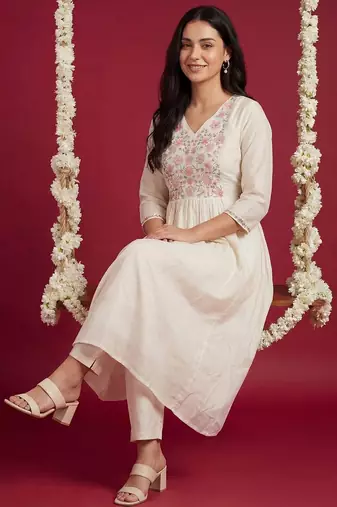 Women Floral Embroidered Regular Thread Work Pure Cotton Kurta with Trousers
