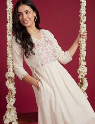 Women Floral Embroidered Regular Thread Work Pure Cotton Kurta with Trousers 6