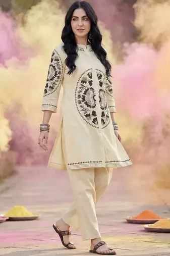 Women Ethnic Motifs Embroidered Regular Kurta with Trousers