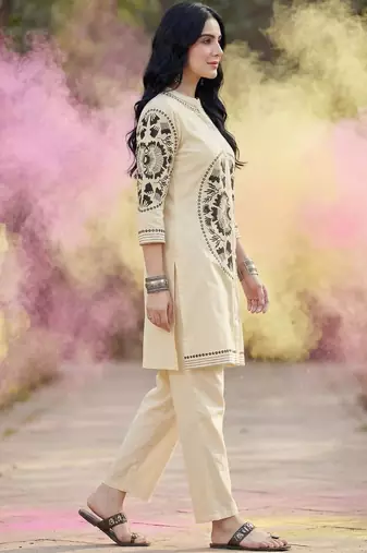 Women Ethnic Motifs Embroidered Regular Kurta with Trousers