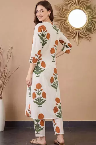 Women Floral Printed Regular Pure Cotton Kurta with Trousers