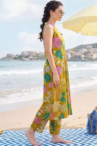 Women Floral Printed Regular Pure Cotton Kurta with Trousers