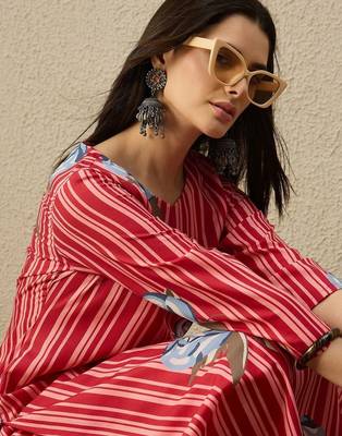 Women Printed Regular Kurta with Trousers 2