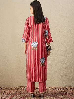 Women Printed Regular Kurta with Trousers 5