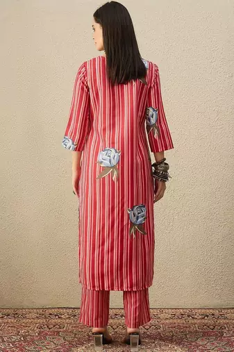 Women Printed Regular Kurta with Trousers