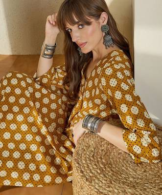 Women Mustard Printed Regular V-Neck Pure Cotton Kurta Sets 6